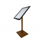 Porte menu LED métal sur pied en bois d'une hauteur de 120 cm. Vitrine de dimensions 68 cm x 50 cm